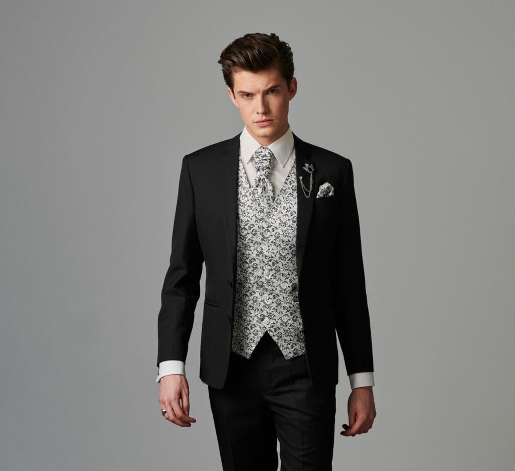 Schwarzer festlicher Hochzeitsanzug - Massanzug von Collin Suiting