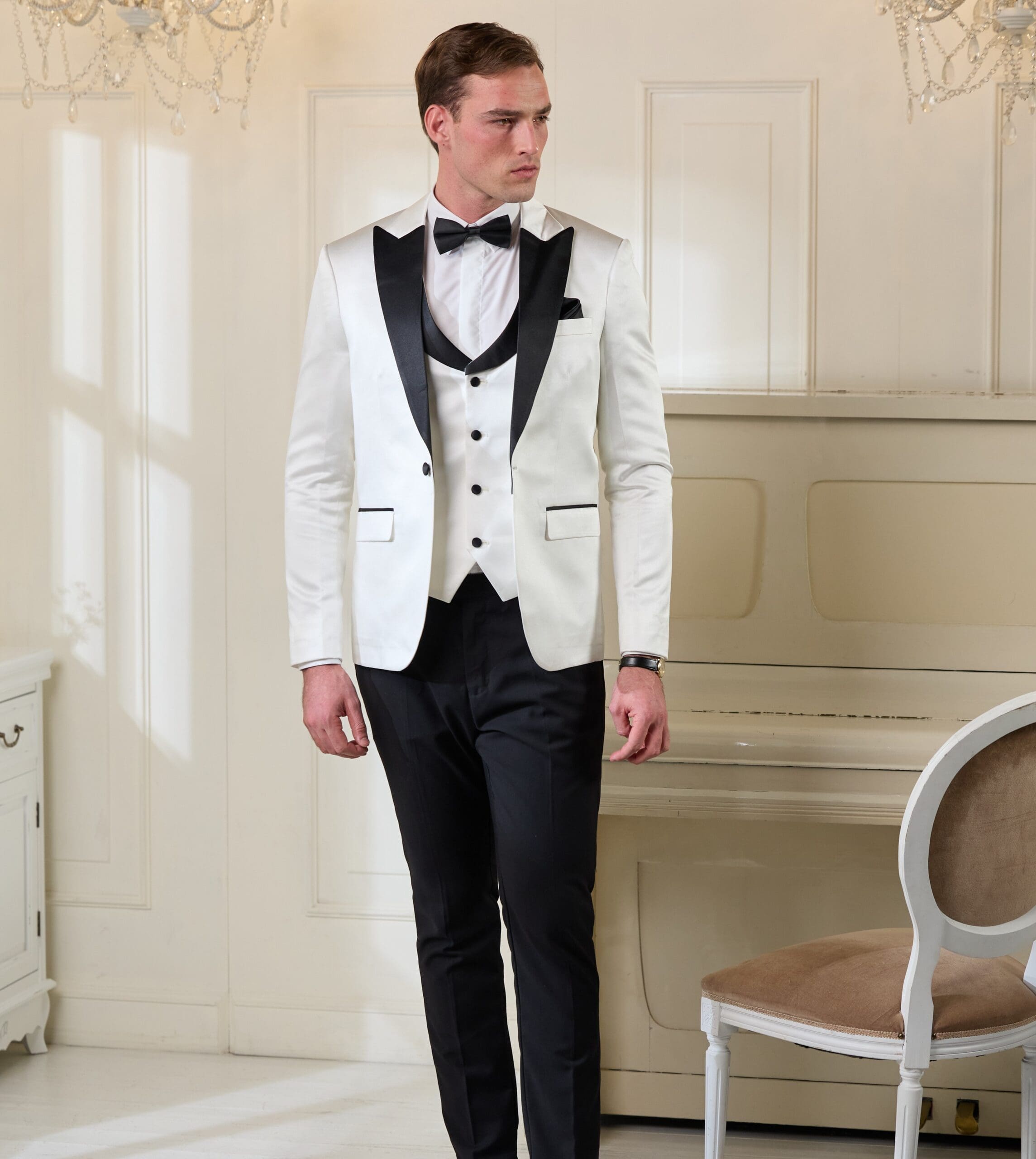 Weiß. Elegant. Unvergesslich. Jetzt mieten beim Collin Suiting